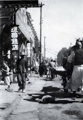 Busy street in Fushun, Manchuria in northern China; written in pencil on the back: Futachien 1924.