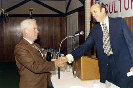 Frank Denholm shaking hands with a man at the Agriculture's New Horizon event.