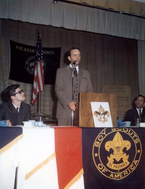 Frank Denholm speaking to the Boys Scouts of America during a stop on the campaign trail